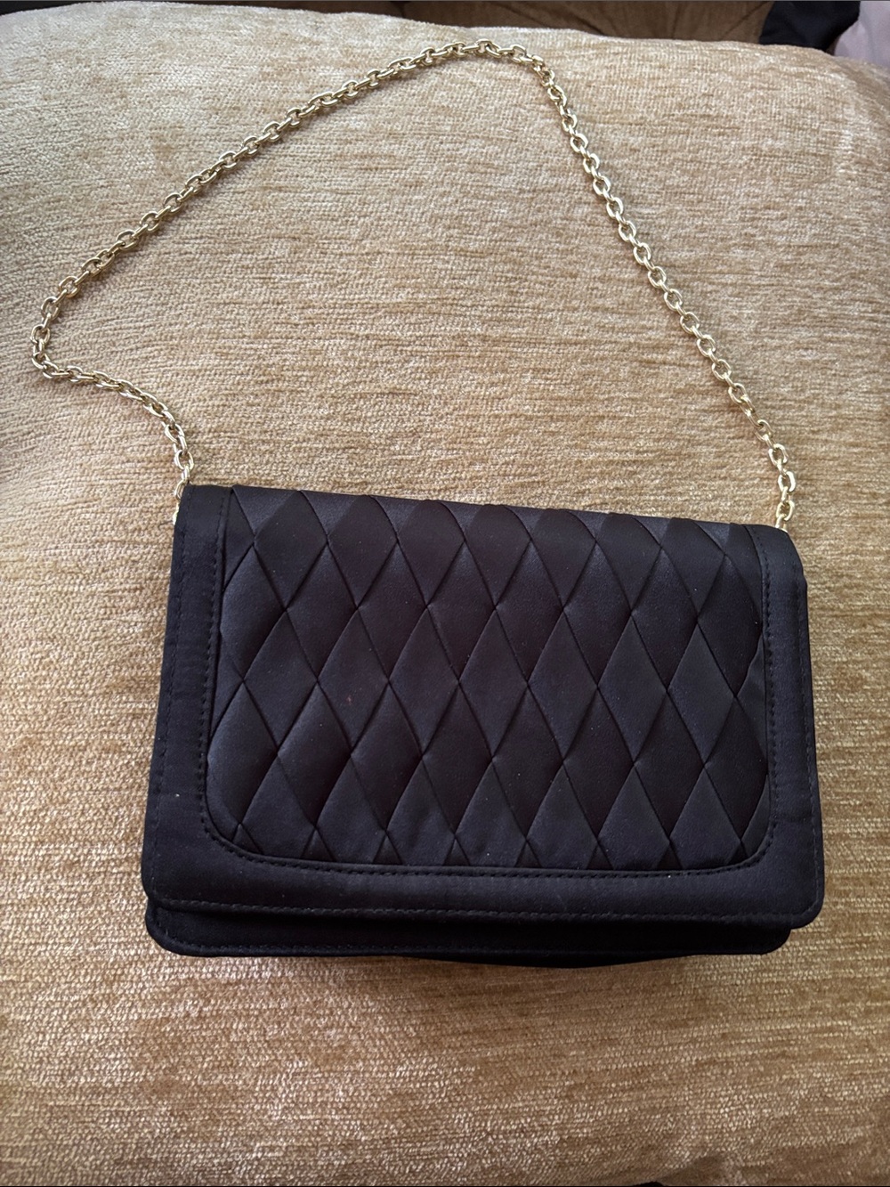 Walborg Black Quilted Crossbody with Gold Chain